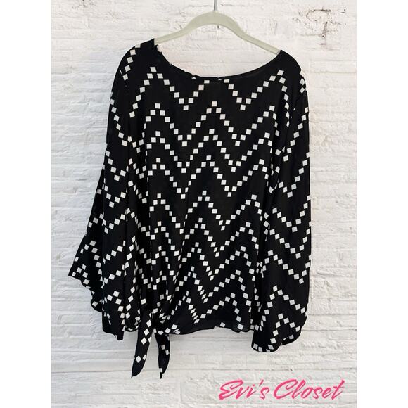 Chico's Geometric Chevron Side Tie Blouse Top Black White Palette Blousy Sz 3XL - Picture 2 of 16